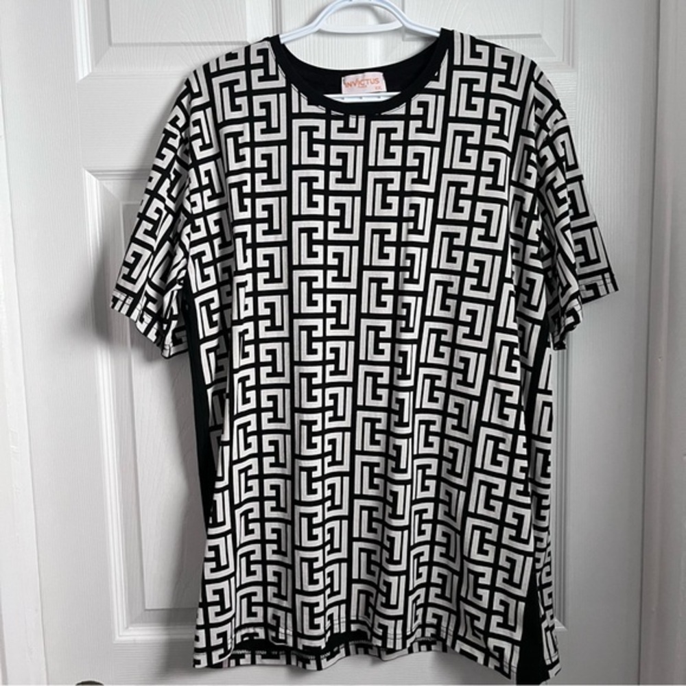 3/25$💥 Invictus t shirt Men XL white black tee pattern short sleeve